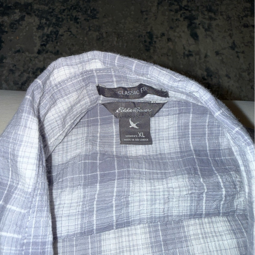 Eddie Bauer ladies gray plaid button up shirt, lightweight - Picture 7 of 10